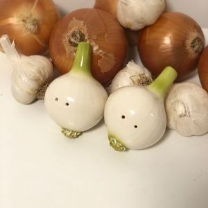 Vintage Garlic Salt and Pepper shakers w/ stoppers